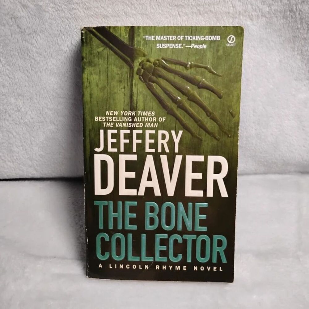 The Bone Collector by Jeffery Deaver Paperback